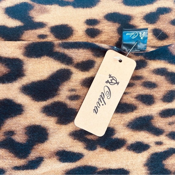 Super Soft Leopard Print Wide Scarf - Picture 4 of 4